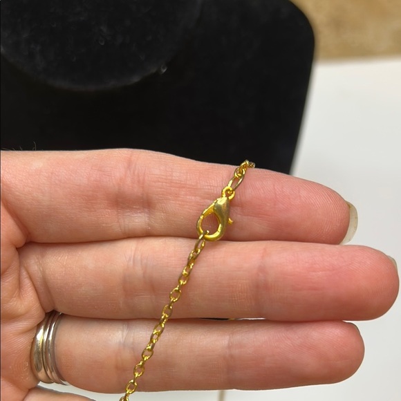 Elegant Gold tone Necklace with Crystal Accents on pendant - Picture 4 of 8